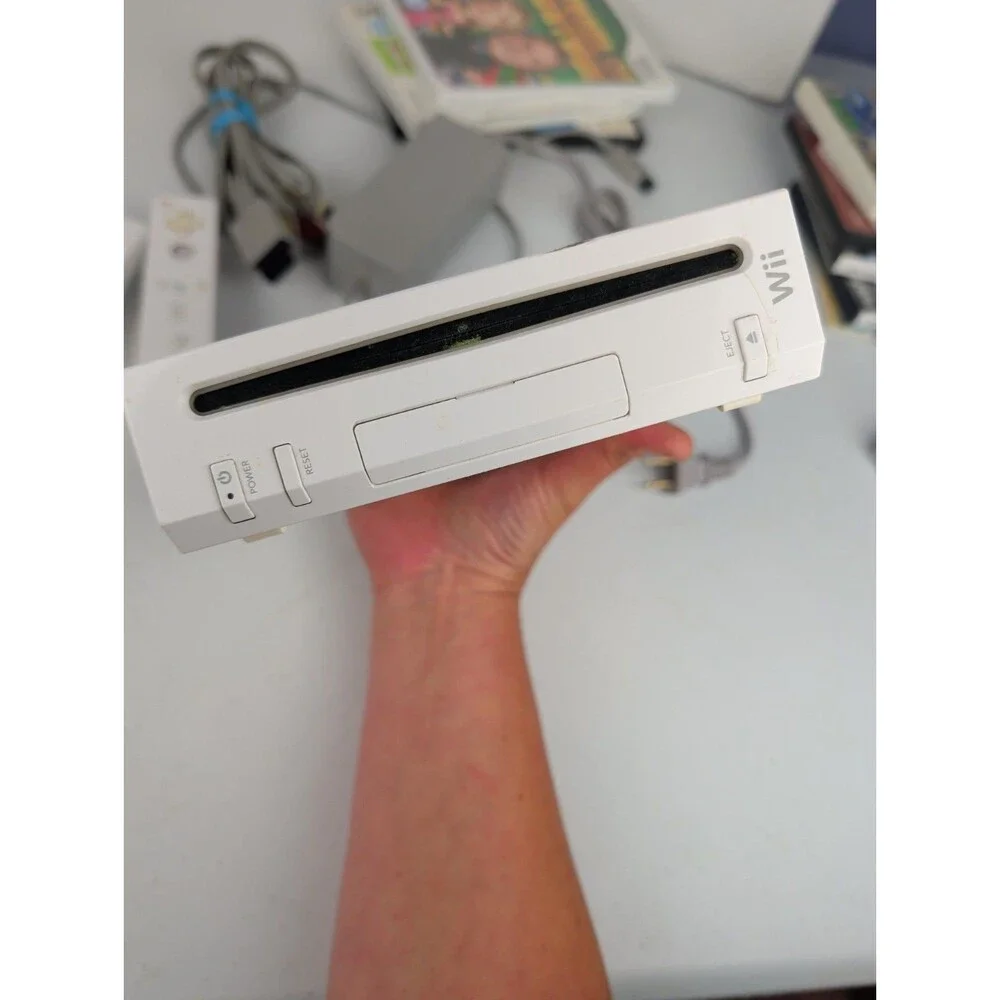 Nintendo Wii Launch Edition White Console RVL-001 CONTROLLERS + 3 Games